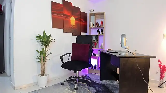 Snapshot of Lia_Copper chatting on March 3, 2025, 4:24 pm Lia Copper online show from March 3, 2025, 4:24 pm