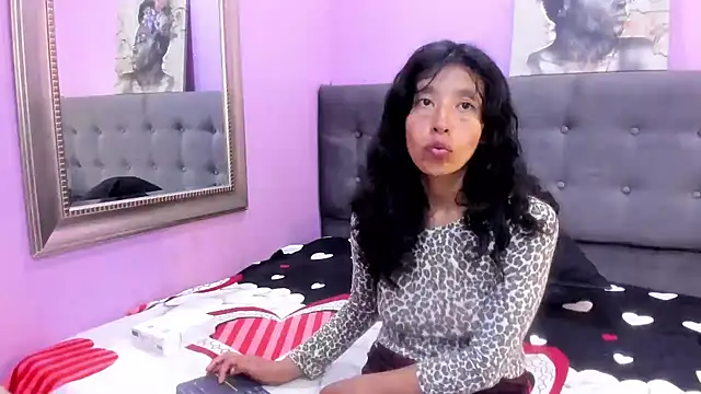 karolinee 66  online show from May 30, 2026, 4:53 am