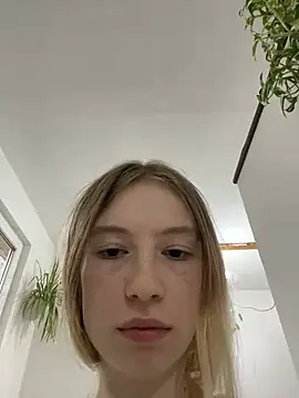 Snapshot of minidivaa_ chatting on January 8, 2025, 5:16 am minidivaa online show from January 8, 2025, 5:16 am