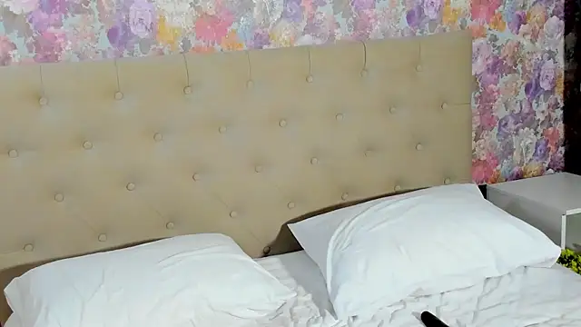 emma77  online show from October 20, 2025, 7:58 pm