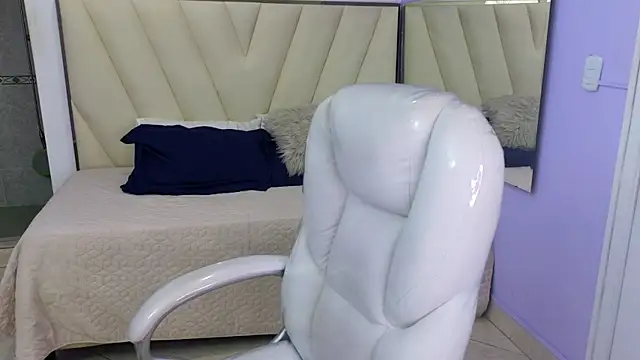 Snapshot of Sexy_paradise18_ chatting on December 31, 2024, 7:31 am Sexy paradise18 online show from December 31, 2024, 7:31 am