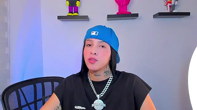 Snapshot of Gangster_Girl chatting on December 21, 2024, 10:08 pm Gangster Girl online show from December 21, 2024, 10:08 pm