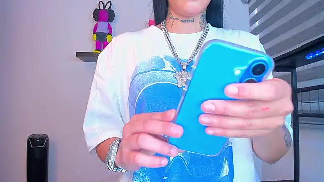 Gangster Girl online show from October 19, 2025, 10:10 pm