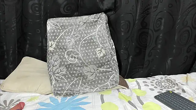 Snapshot of Rachel_Dubois chatting on December 17, 2024, 5:18 am Rachel Dubois online show from December 17, 2024, 5:18 am