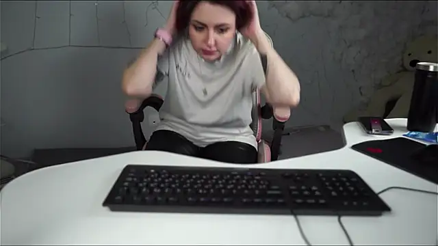 Lana  May online show from March 16, 2025, 2:33 pm