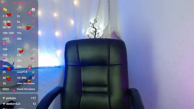 Snapshot of mixie_cute chatting on December 15, 2024, 11:53 pm mixie cute online show from December 15, 2024, 11:53 pm