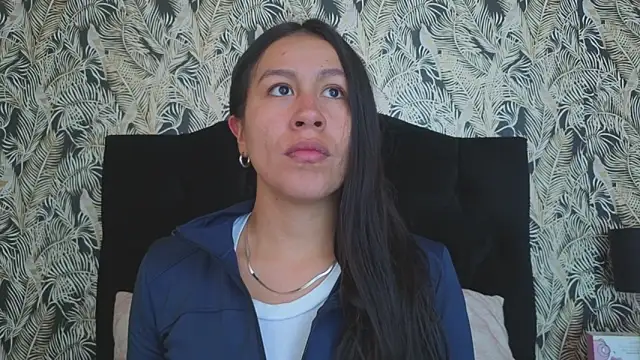 EmiGomez  online show from December 19, 2025, 1:18 pm