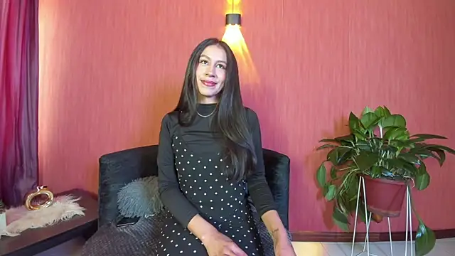 Snapshot of EmiGomez_ chatting on March 4, 2026, 1:17 pm EmiGomez online show from March 4, 2026, 1:17 pm