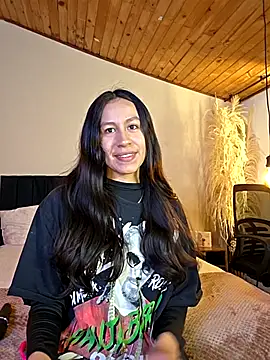 Snapshot of EmiGomez_ chatting on March 21, 2026, 12:43 pm EmiGomez online show from March 21, 2026, 12:43 pm