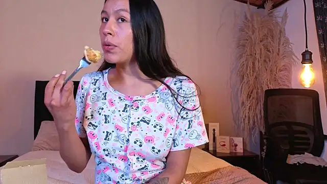 Snapshot of EmiGomez_ chatting on March 22, 2026, 1:42 am EmiGomez online show from March 22, 2026, 1:42 am