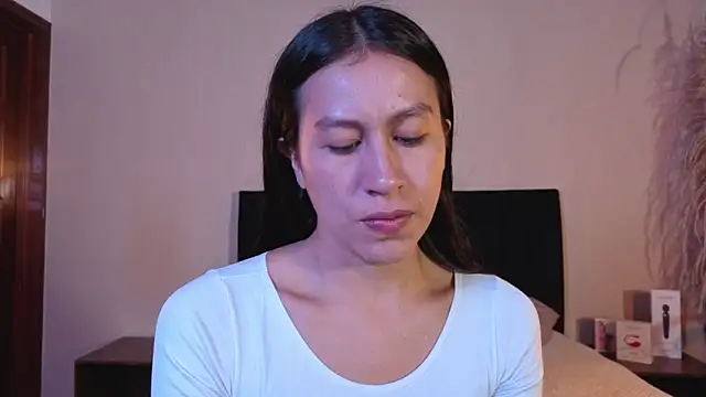 Snapshot of EmiGomez_ chatting on March 26, 2026, 10:10 am EmiGomez online show from March 26, 2026, 10:10 am