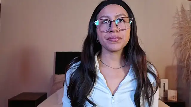 Snapshot of EmiGomez_ chatting on April 11, 2026, 1:04 pm EmiGomez online show from April 11, 2026, 1:04 pm