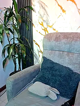 Snapshot of EmiGomez_ chatting on April 13, 2026, 12:54 pm EmiGomez online show from April 13, 2026, 12:54 pm