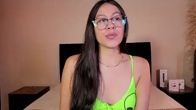 EmiGomez  online show from May 30, 2026, 1:52 pm