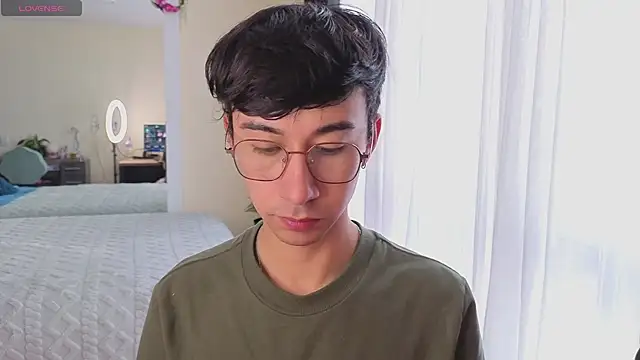 cameron cum online show from December 5, 2025, 11:52 am