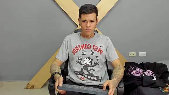 Snapshot of jamesinked_ chatting on December 16, 2024, 6:16 pm jamesinked online show from December 16, 2024, 6:16 pm
