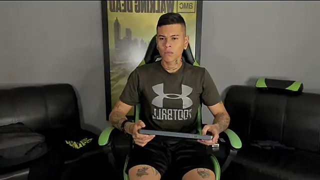 Snapshot of jamesinked_ chatting on December 21, 2024, 12:31 am jamesinked online show from December 21, 2024, 12:31 am