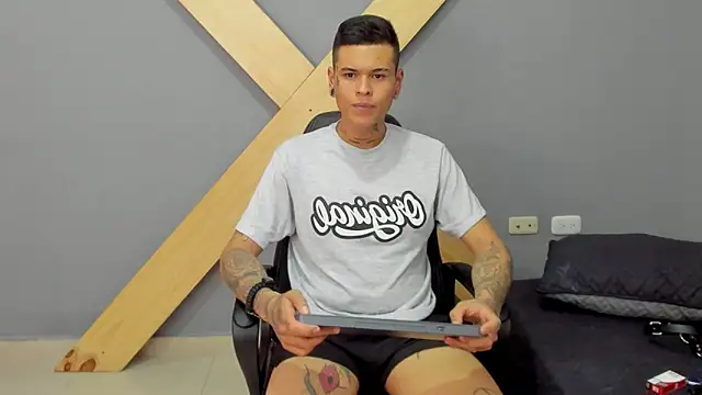 Snapshot of jamesinked_ chatting on December 27, 2024, 6:42 pm jamesinked online show from December 27, 2024, 6:42 pm