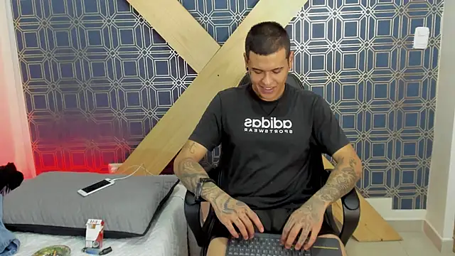 Snapshot of jamesinked_ chatting on January 7, 2025, 4:59 pm jamesinked online show from January 7, 2025, 4:59 pm