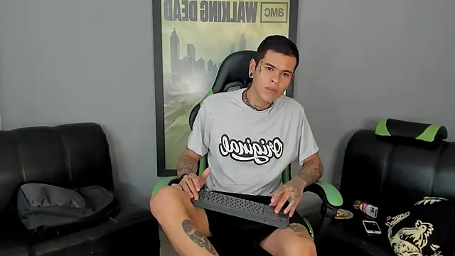 Snapshot of jamesinked_ chatting on January 31, 2025, 6:36 pm jamesinked online show from January 31, 2025, 6:36 pm