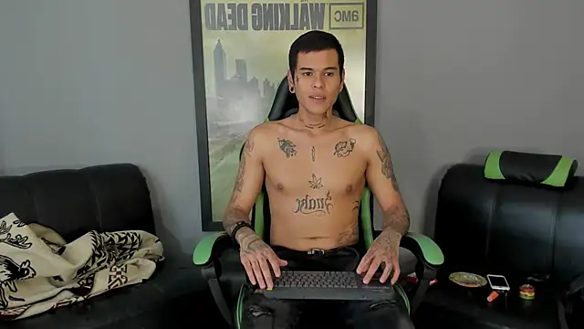Snapshot of jamesinked_ chatting on February 17, 2025, 7:10 pm jamesinked online show from February 17, 2025, 7:10 pm