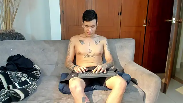 Snapshot of jamesinked_ chatting on October 13, 2025, 7:36 pm jamesinked online show from October 13, 2025, 7:36 pm