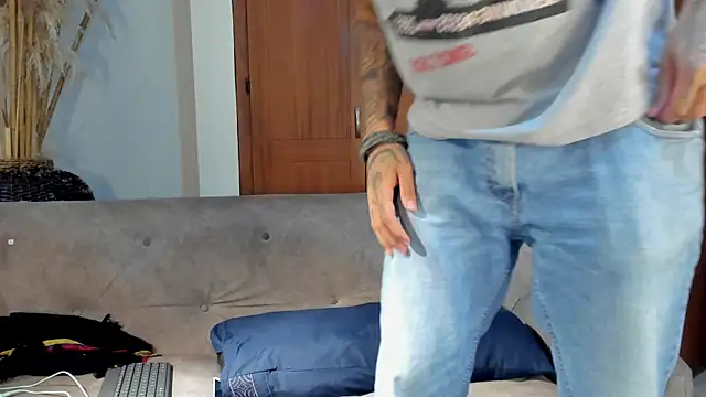 Snapshot of jamesinked_ chatting on October 18, 2025, 2:25 am jamesinked online show from October 18, 2025, 2:25 am