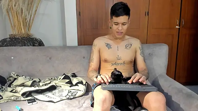 Snapshot of jamesinked_ chatting on November 7, 2025, 1:49 am jamesinked online show from November 7, 2025, 1:49 am