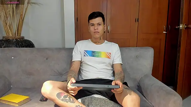 Snapshot of jamesinked_ chatting on November 13, 2025, 1:26 am jamesinked online show from November 13, 2025, 1:26 am