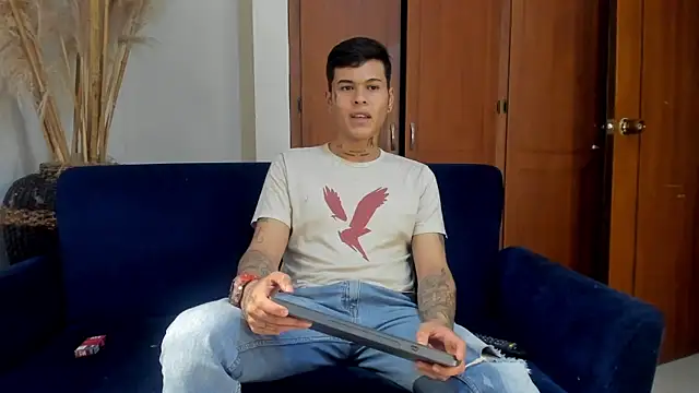 Snapshot of jamesinked_ chatting on November 23, 2025, 12:21 am jamesinked online show from November 23, 2025, 12:21 am