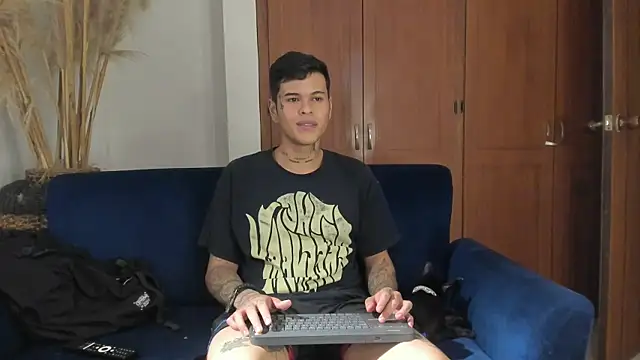 Snapshot of jamesinked_ chatting on November 25, 2025, 4:01 am jamesinked online show from November 25, 2025, 4:01 am