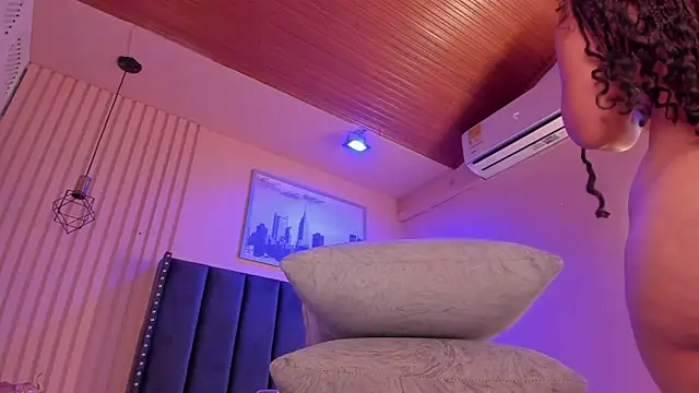 viiolett lee online show from February 28, 2025, 11:23 pm