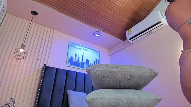 Snapshot of viiolett_lee chatting on February 13, 2026, 8:38 pm viiolett lee online show from February 13, 2026, 8:38 pm