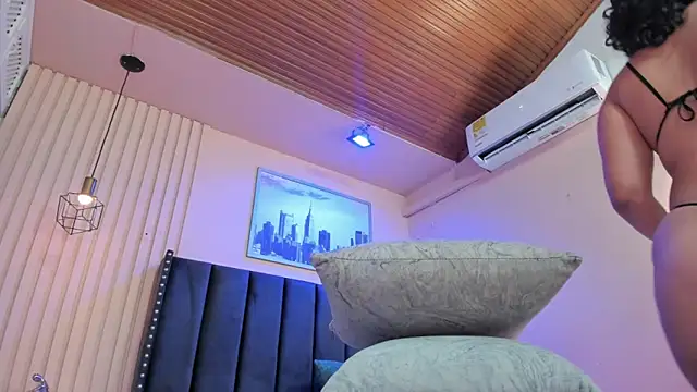 Snapshot of viiolett_lee chatting on February 22, 2026, 8:40 pm viiolett lee online show from February 22, 2026, 8:40 pm