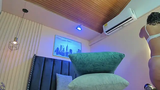 Snapshot of viiolett_lee chatting on February 26, 2026, 8:08 pm viiolett lee online show from February 26, 2026, 8:08 pm