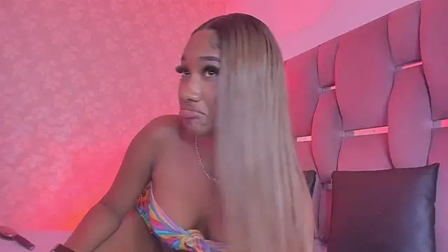 Snapshot of vayoleen chatting on October 2, 2025, 1:23 am vayoleen online show from October 2, 2025, 1:23 am