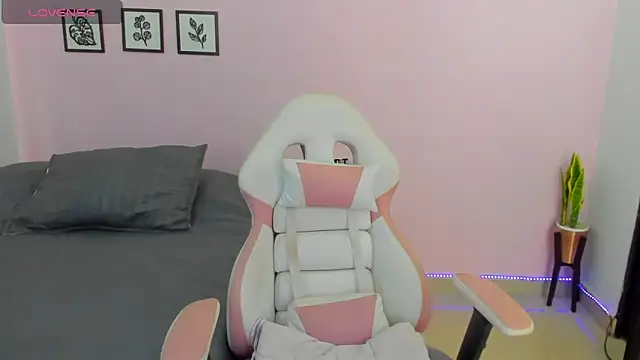 sophie pazz online show from February 8, 2026, 5:16 pm