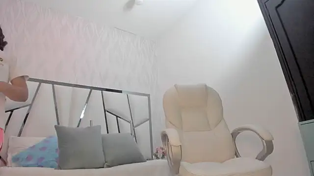 Victoriaa millers online show from April 13, 2026, 7:08 pm