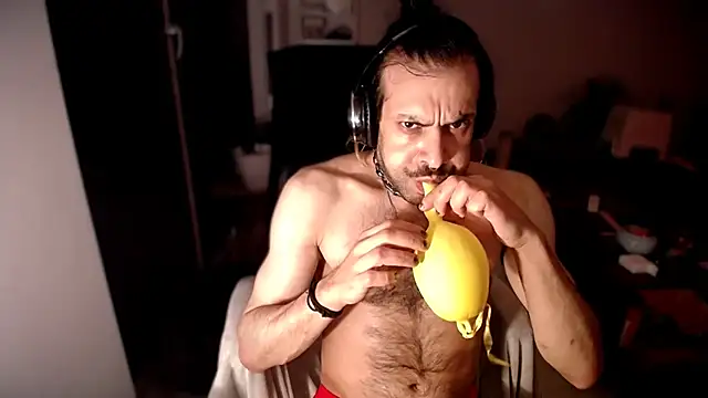 P4RtYBOII92 online show from October 8, 2025, 10:51 pm