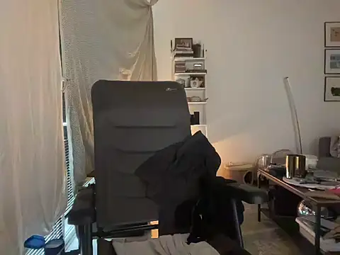 P4RtYBOII92 online show from December 21, 2025, 10:33 am