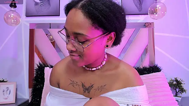 Snapshot of Elith_noa chatting on March 1, 2025, 10:31 pm Elith noa online show from March 1, 2025, 10:31 pm