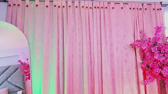 Elith noa online show from January 12, 2026, 8:58 pm