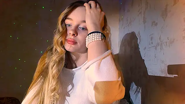 Eva Jaya online show from December 5, 2024, 1:06 pm