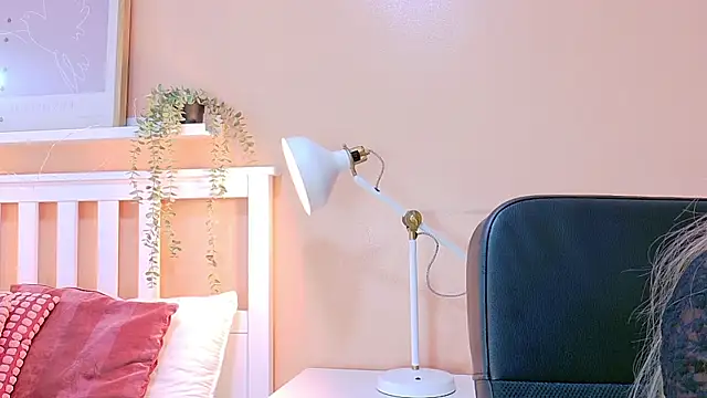 briannajackson  online show from October 4, 2025, 11:41 am