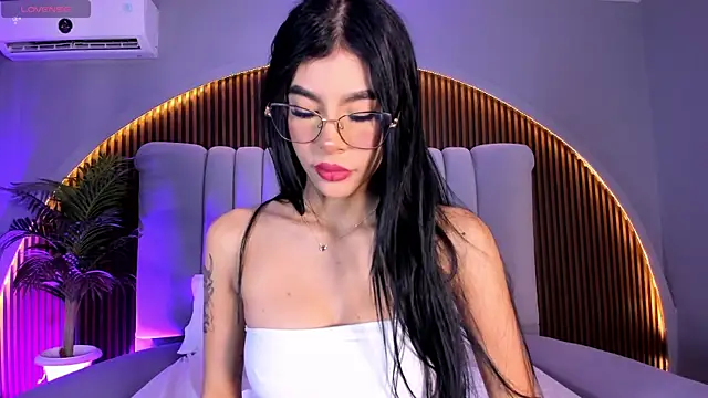 CaitlynCouper online show from December 22, 2025, 11:51 am