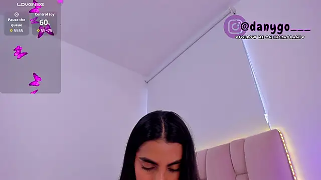 ZarianaEvanz online show from September 23, 2025, 9:18 pm