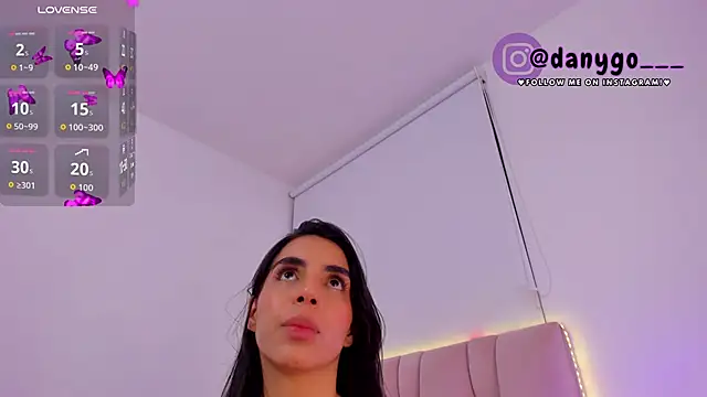 ZarianaEvanz online show from September 30, 2025, 10:59 pm