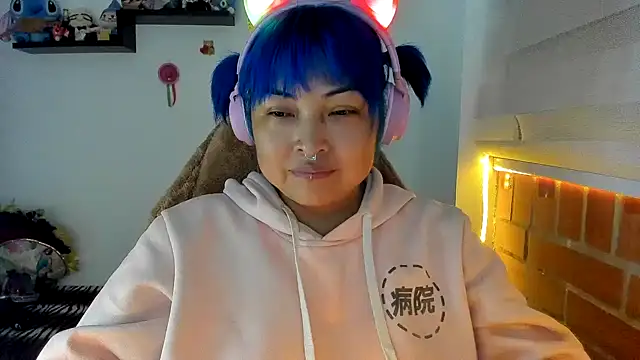 Shaddycute  online show from October 21, 2025, 10:10 pm