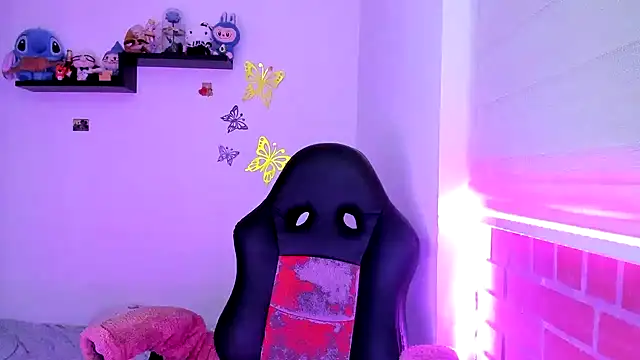 Shaddycute  online show from November 10, 2025, 9:58 pm