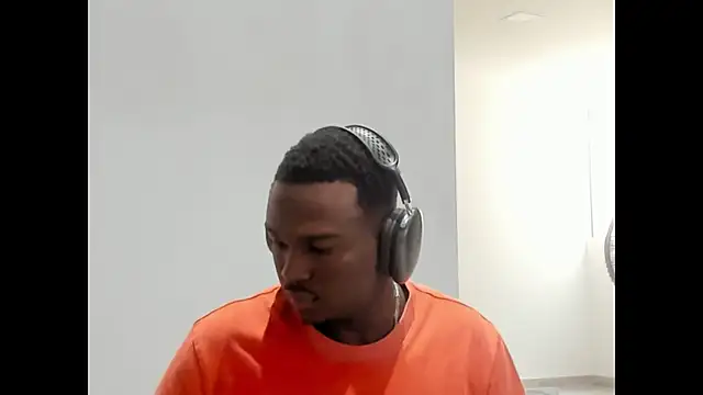 Snapshot of Troykhalil chatting on February 3, 2026, 9:09 pm Troykhalil online show from February 3, 2026, 9:09 pm